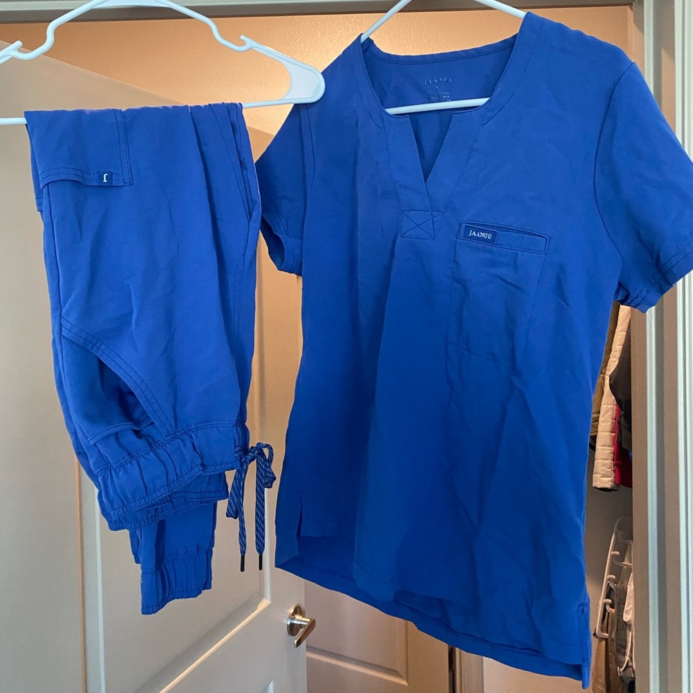 JAANUU Scrubs